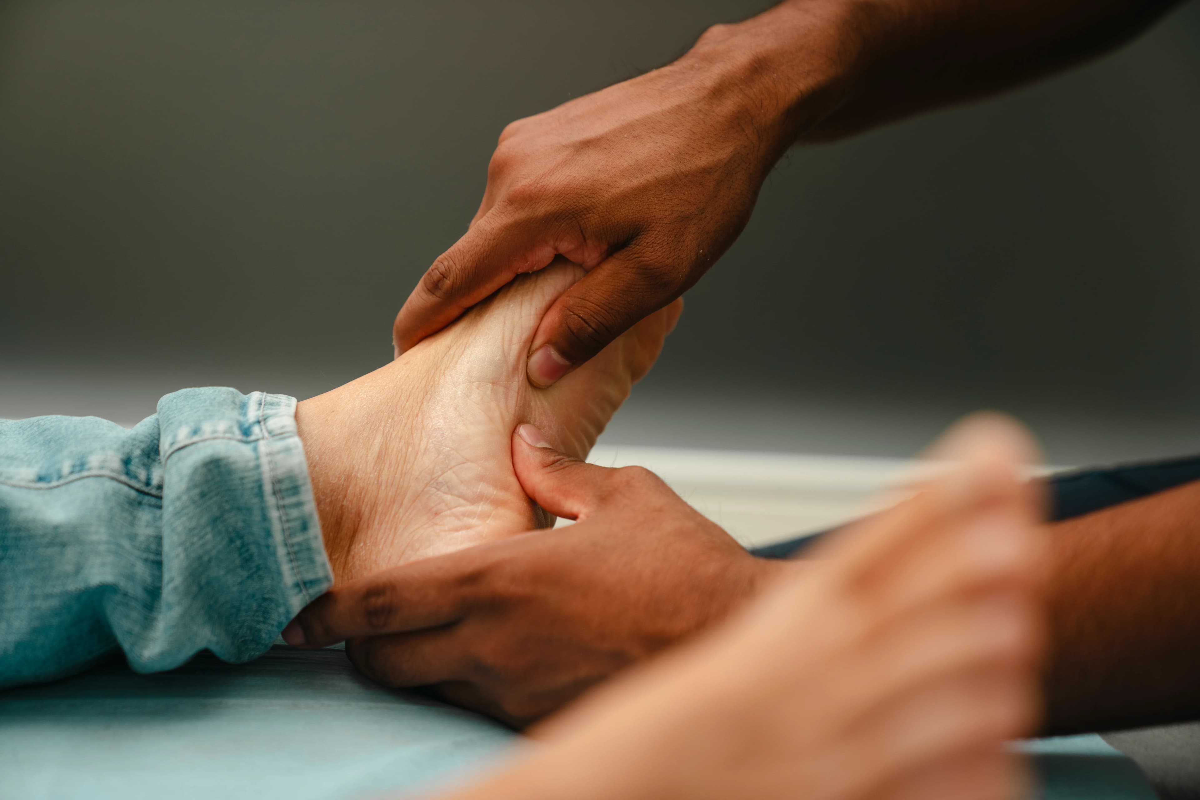 Plantarfascitt – hælsmerter, belastning og hva som faktisk hjelper